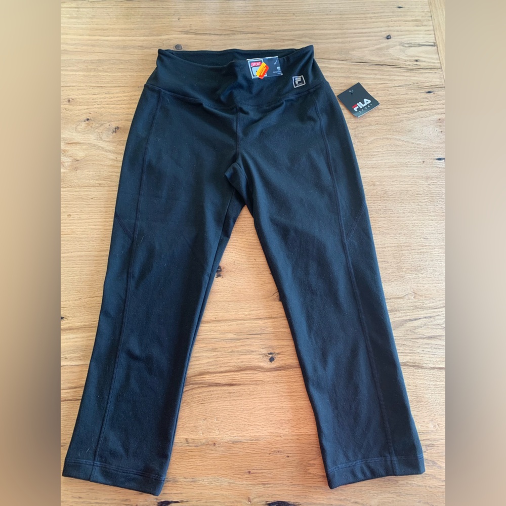 FILA Sport Capri Mid Rise Yoga Pant Black Women’s Small‎ NWT